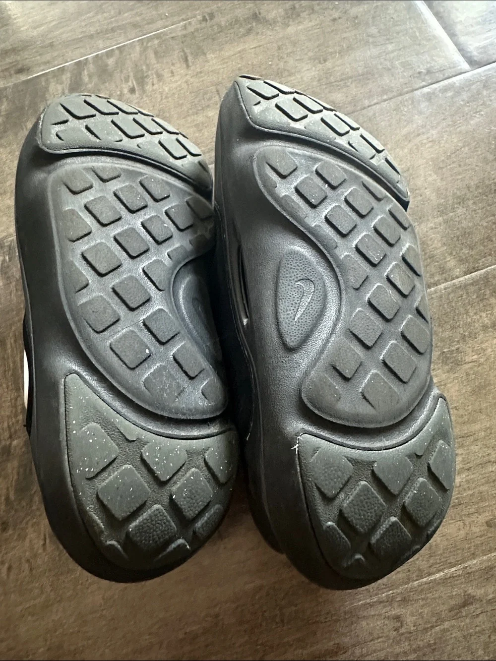 Kids Nike Aqua Swoosh size 6
